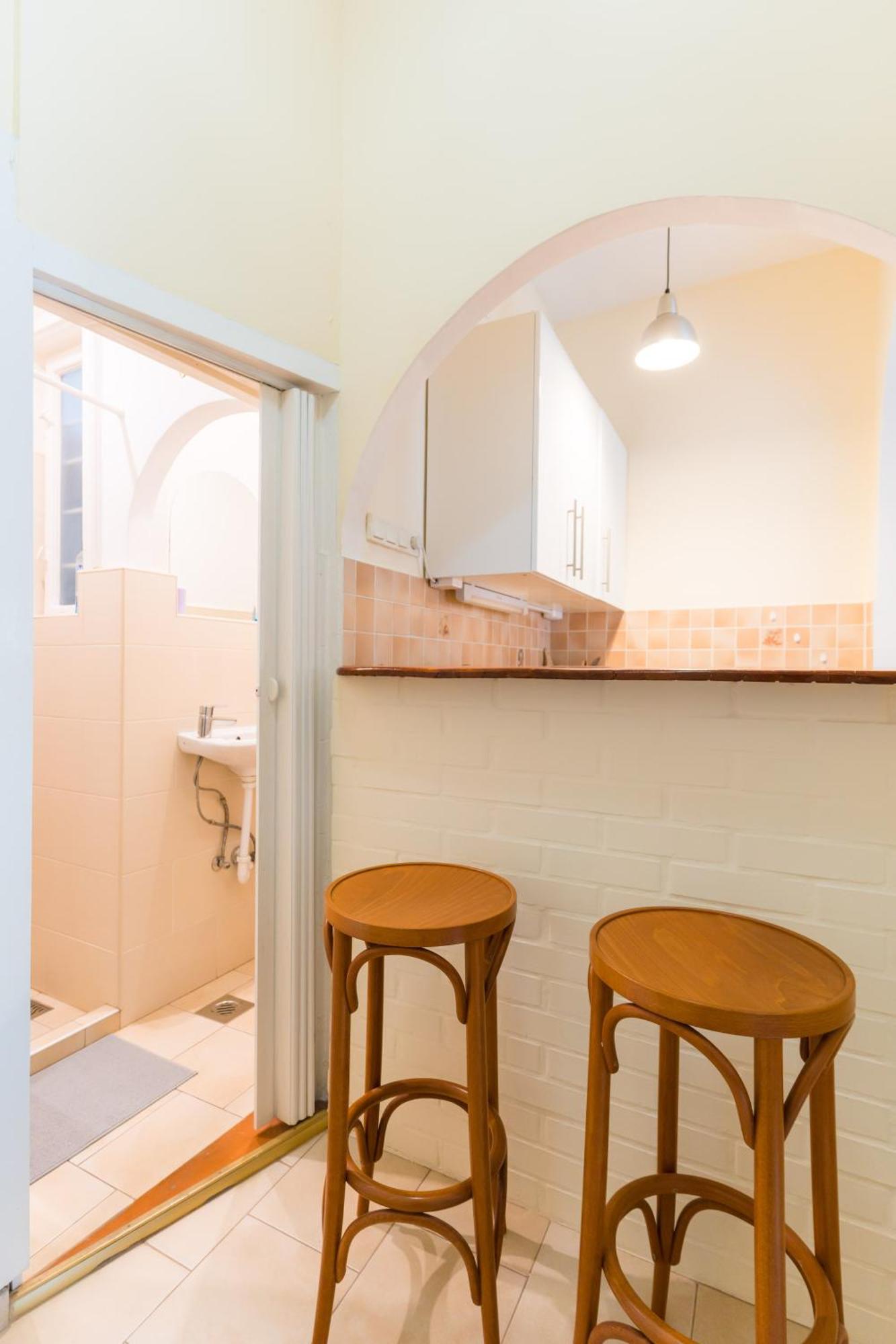 Sunny Studio With Balcony In Party District Budapest Esterno foto