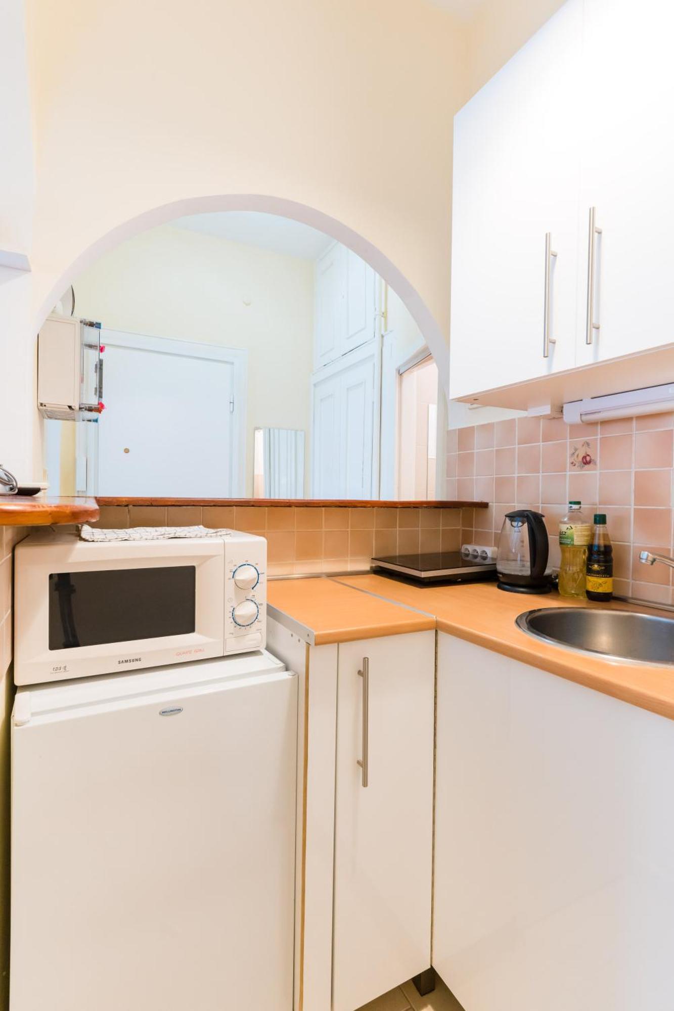 Sunny Studio With Balcony In Party District Budapest Esterno foto